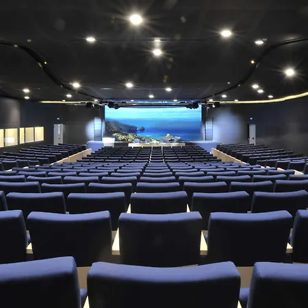 منتجع Pomegranate Wellness