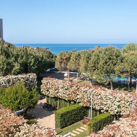 Pomegranate Wellness Здравен курорт 5*